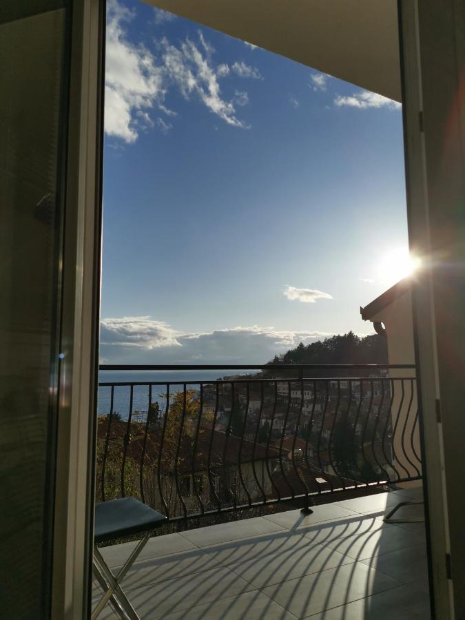 Lake View Apartment Ohrid Bagian luar foto